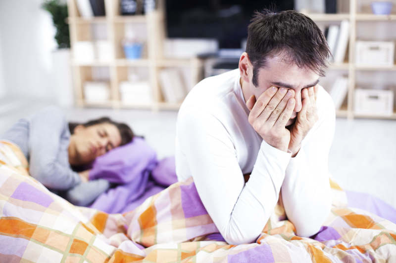 Чому людина смикається у сні — причини, по яким ми здригаємося